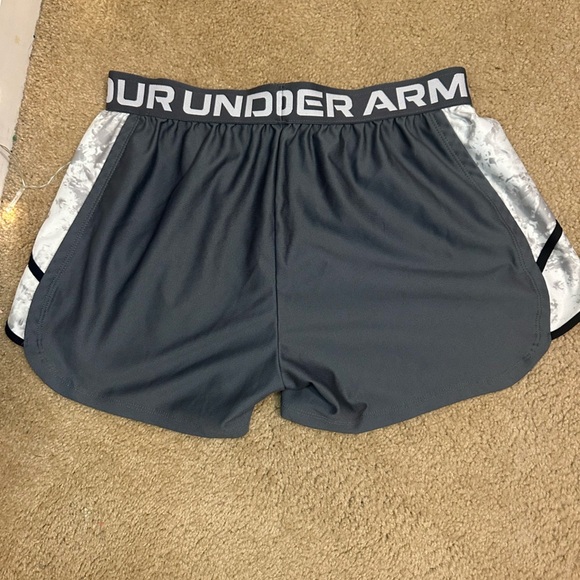 Women’s Gray/WhiteUnder Armour shorts: size medium - Picture 1 of 3